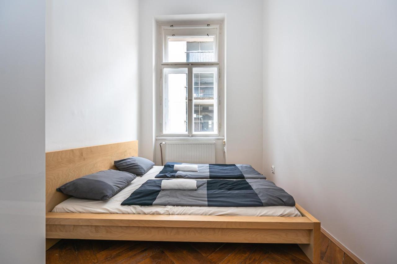 New Town Central Apartment Praga Exterior foto