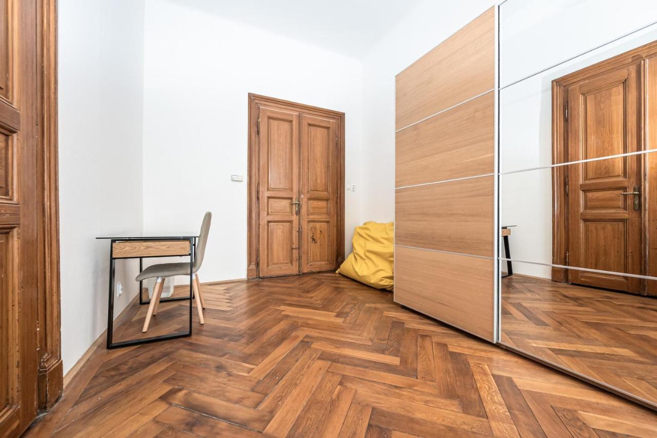 New Town Central Apartment Praga Exterior foto