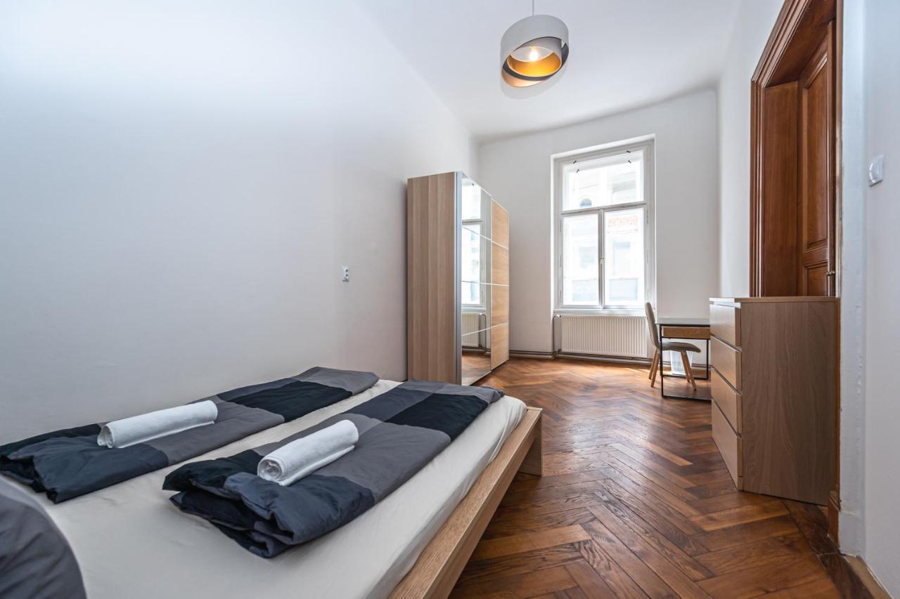 New Town Central Apartment Praga Exterior foto